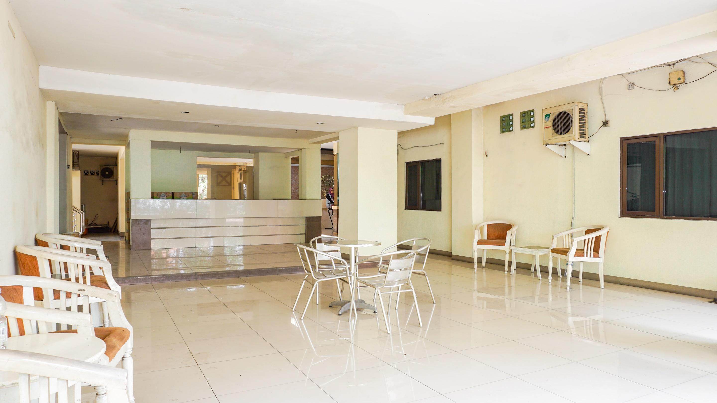 Oyo 2085 Chrysanta Hotel Bandung Exterior foto